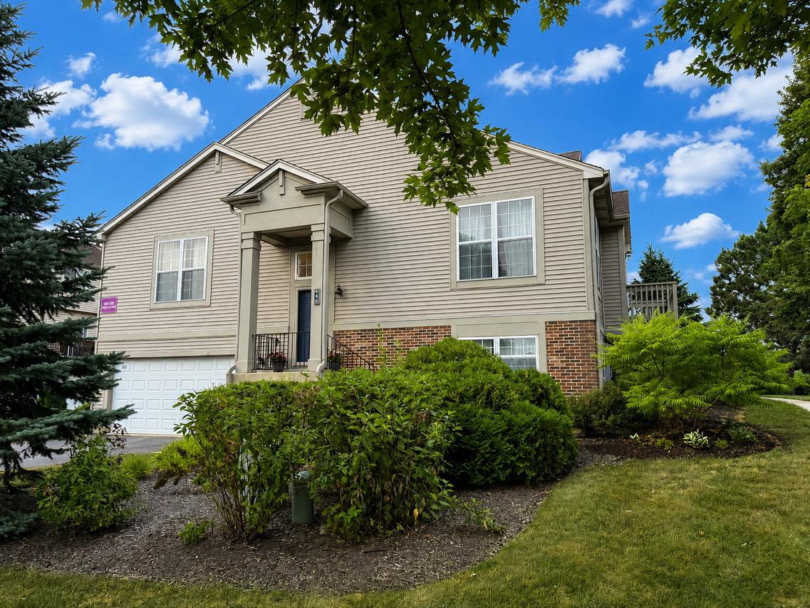 886 Cherry Creek Dr., Grayslake, IL 60030
