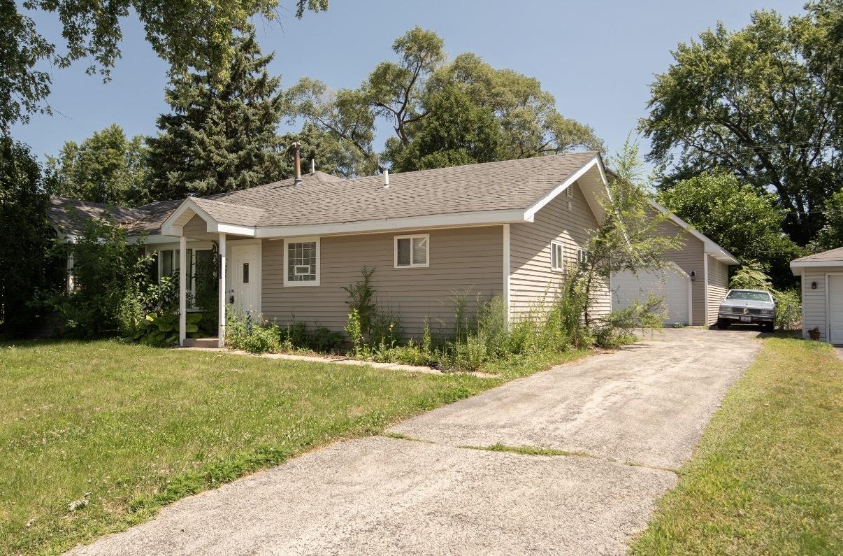 1612 Burry Circle Dr., Crest Hill, IL 60403