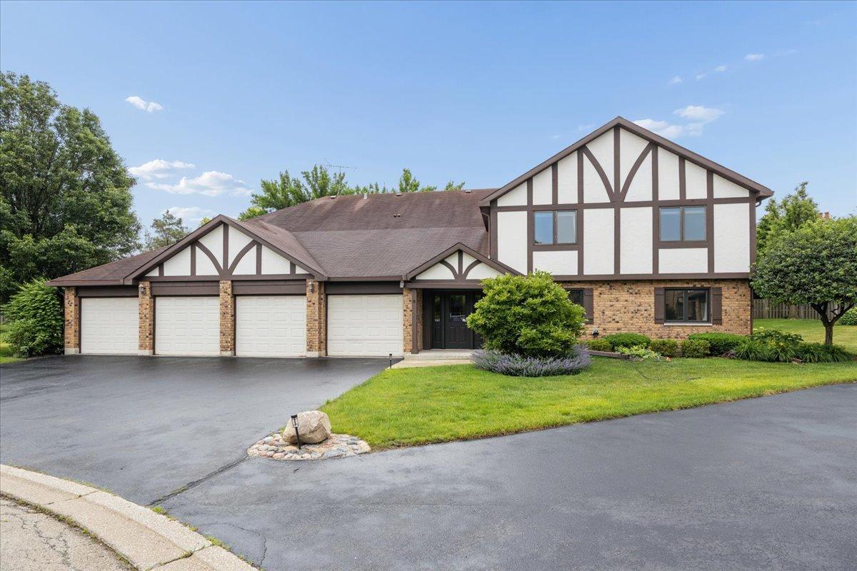 546 Banyon Ln. #B, La Grange, IL 60525