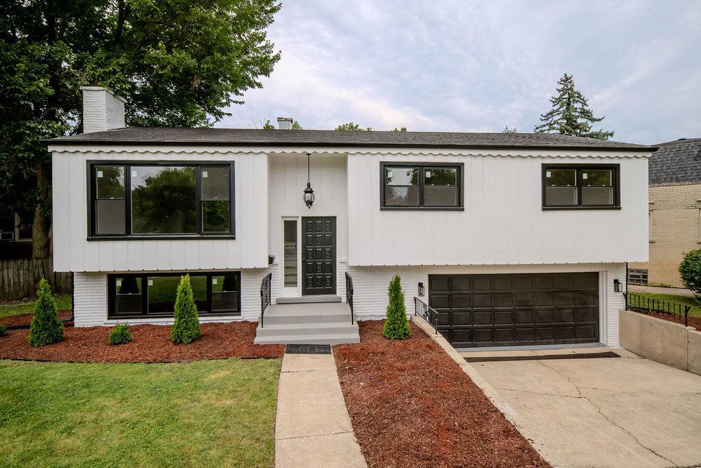 605 Selborne Rd., Riverside, IL 60546