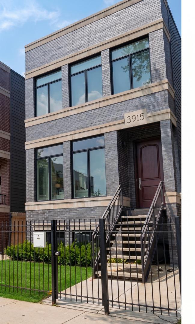 3915 S Calumet Ave., Chicago, IL 60653