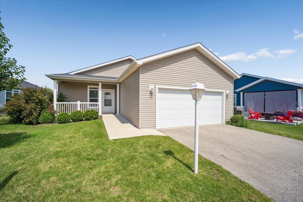 1537 Colt Ln., Grayslake, IL 60030