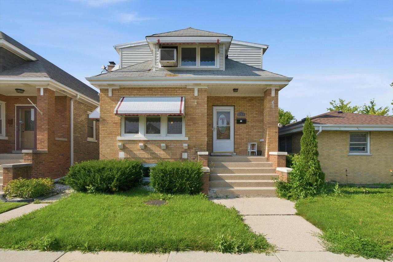 5704 W Newport Ave., Chicago, IL 60634