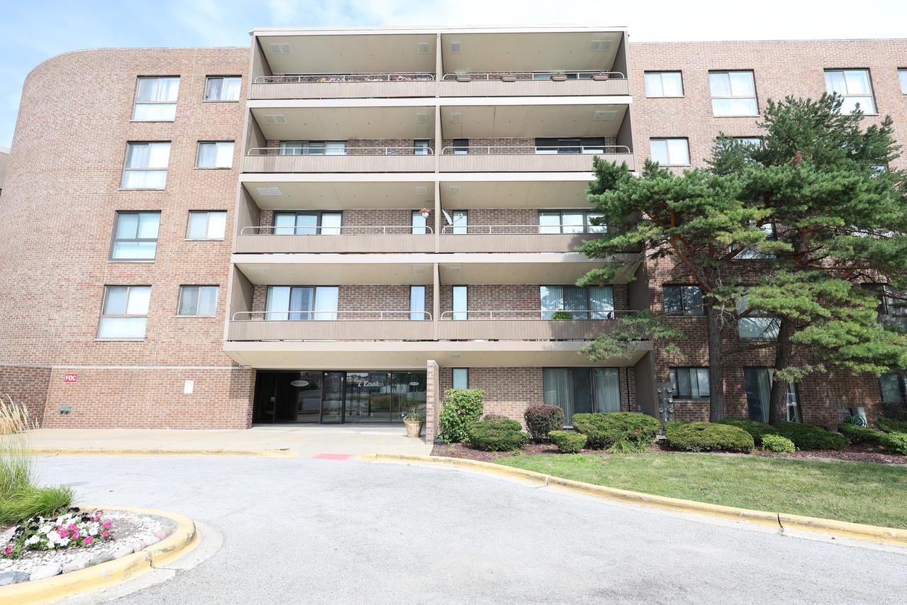 7 E Carriageway Dr. #408, Hazel Crest, IL 60429