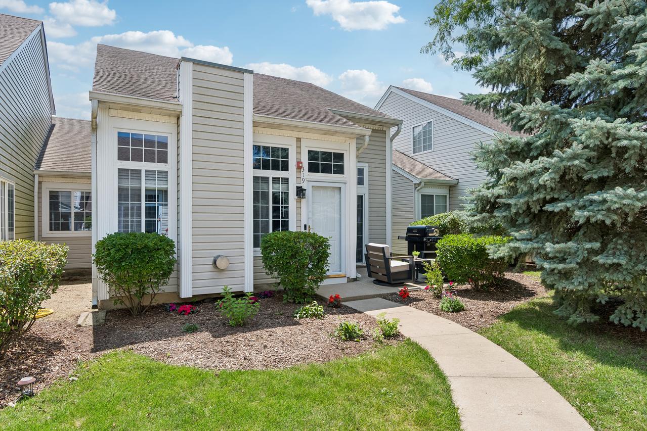 319 E Victoria Cir., North Aurora, IL 60542