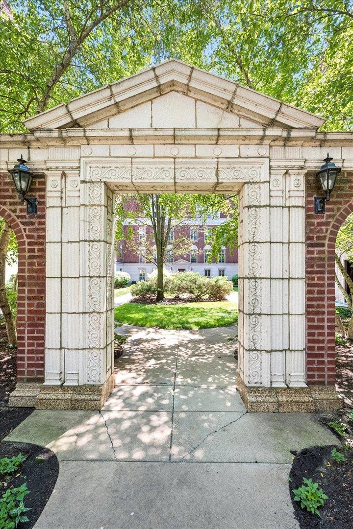 486 Sheridan Rd. #2, Evanston, IL 60202