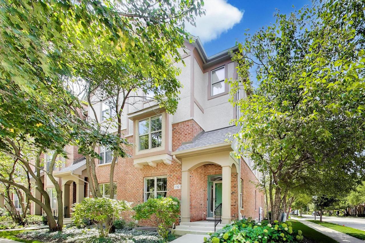 1762 Tudor Ln., Northbrook, IL 60062