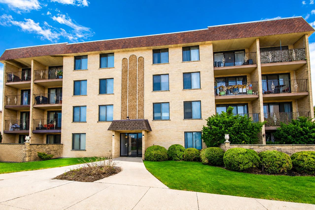 5447 W Lawrence Ave. #203, Chicago, IL 60630