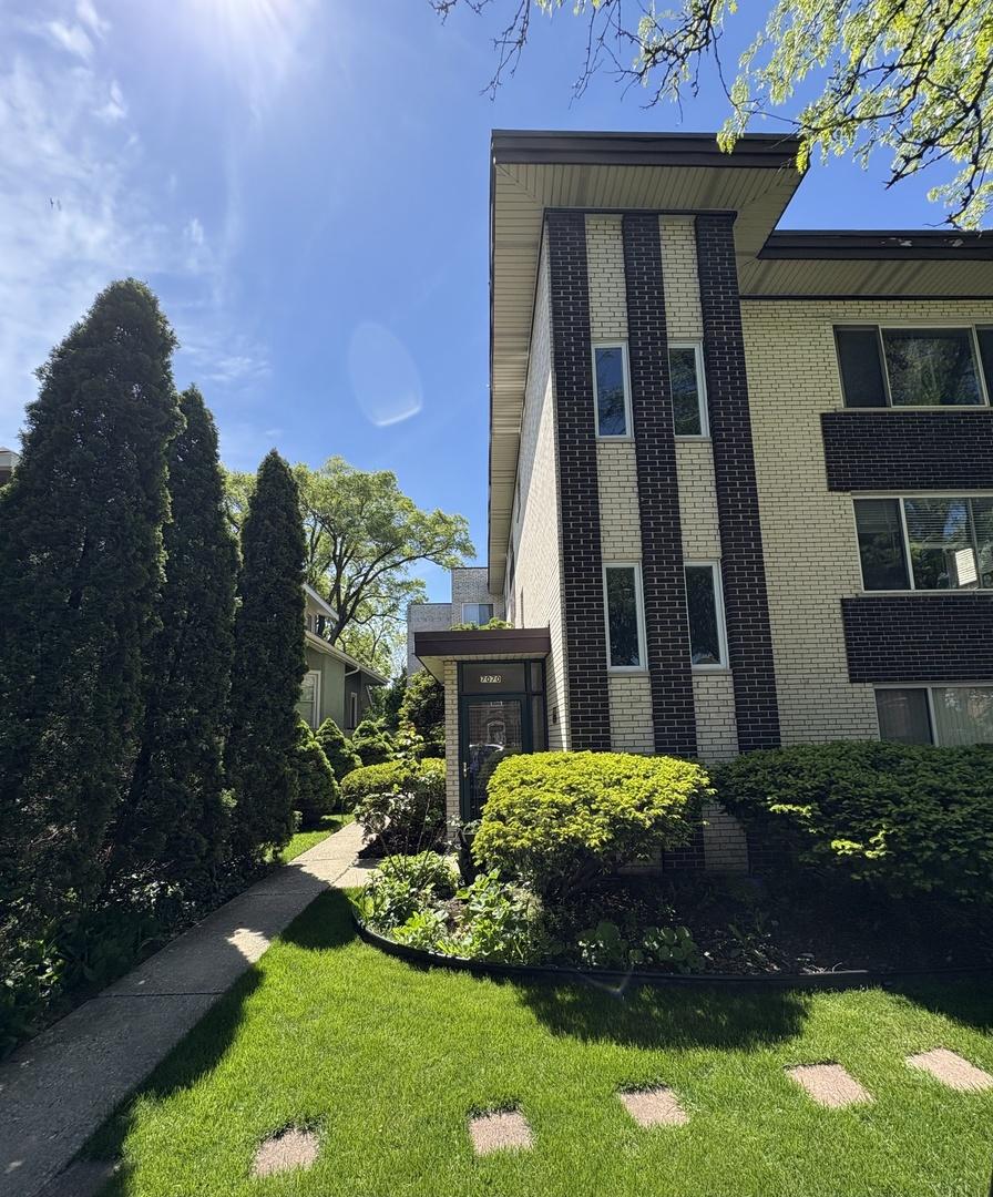7070 N Ridge Blvd. #1B, Chicago, IL 60645
