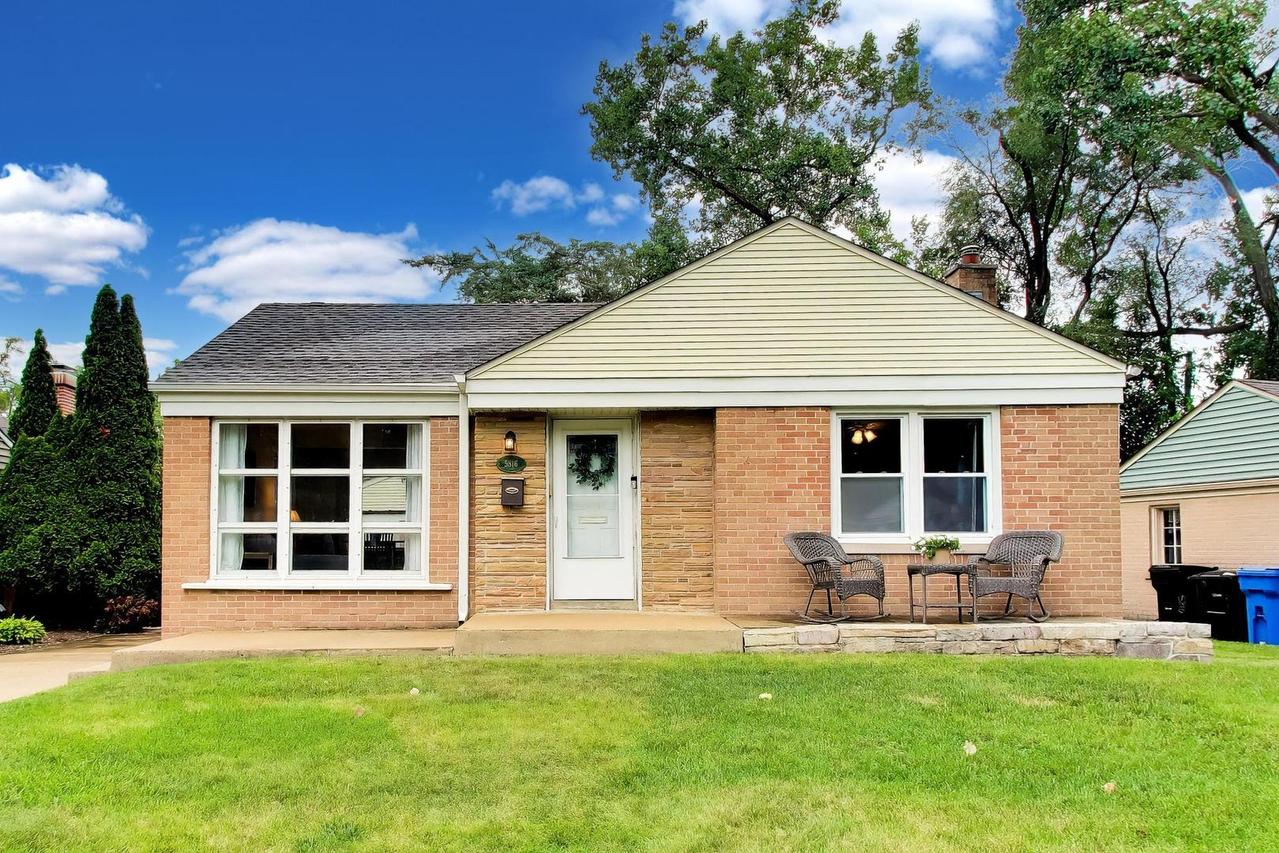 5816 W Greenleaf Ave., Chicago, IL 60646