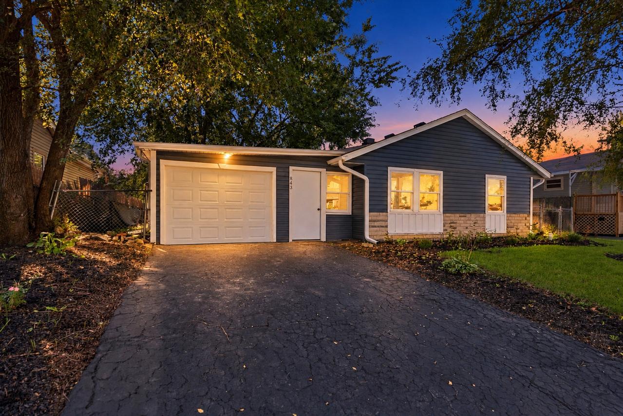 843 Navajo Dr., Carpentersville, IL 60110