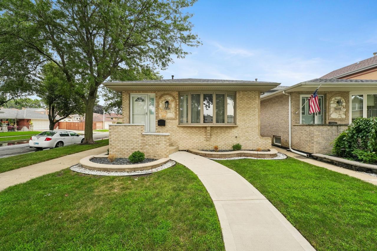 5601 S Sayre Ave., Chicago, IL 60638