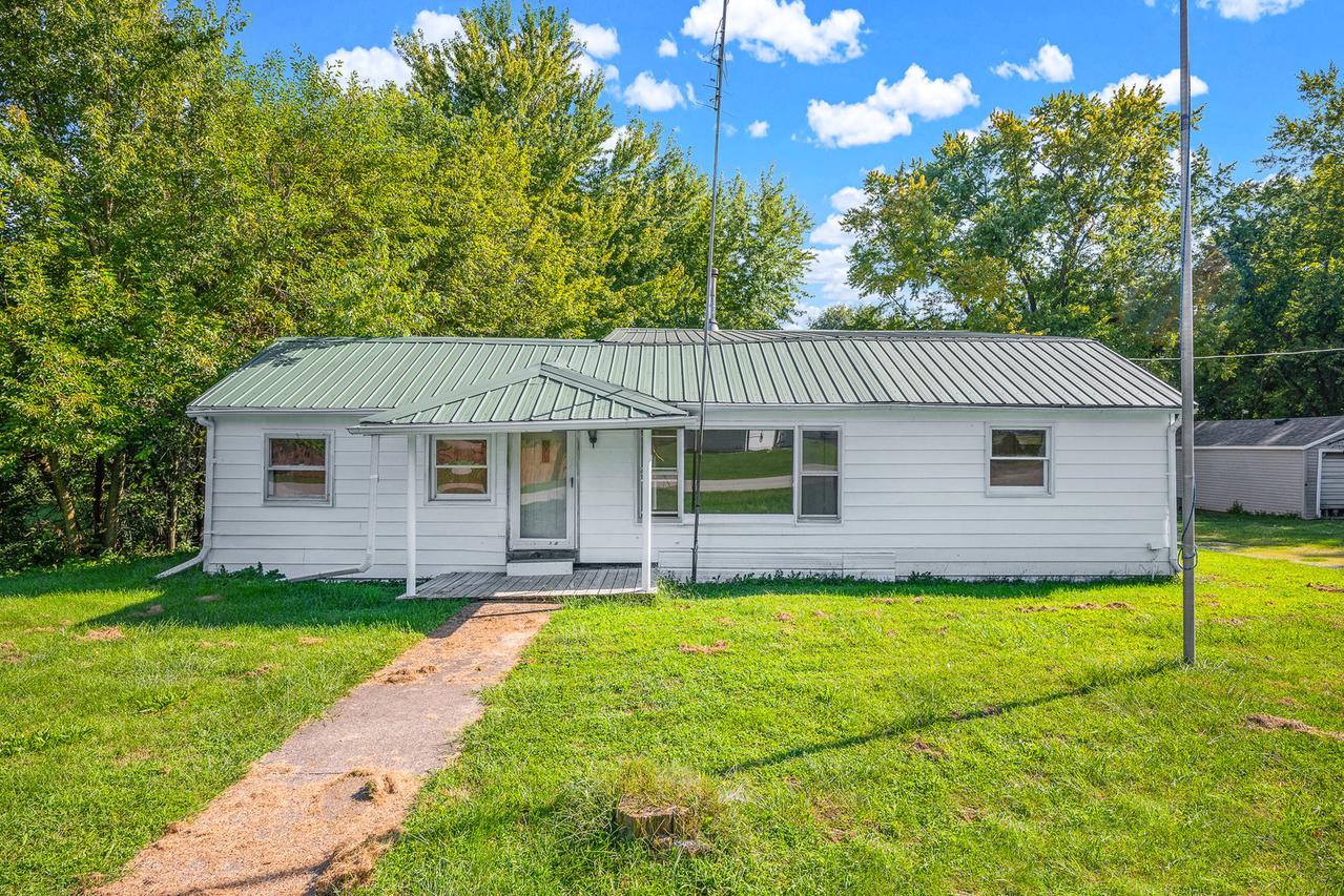 207 E North St., Heyworth, IL 61745