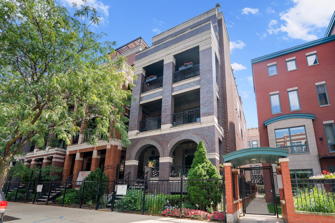 1051 W Monroe St. #4, Chicago, IL 60607
