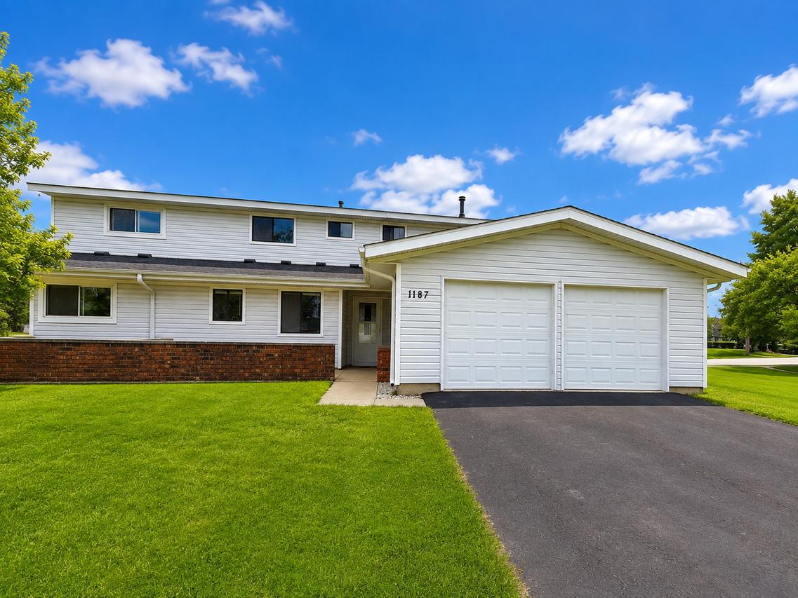 1187 Foxboro Ct., Schaumburg, IL 60193
