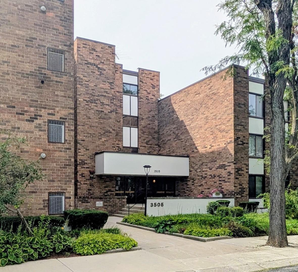 3505 Lakeview Dr. #104, Hazel Crest, IL 60429