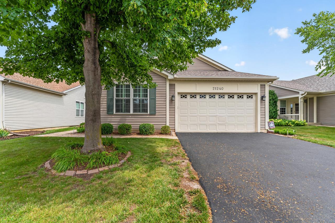 21240 Brush Lake Dr., Crest Hill, IL 60403