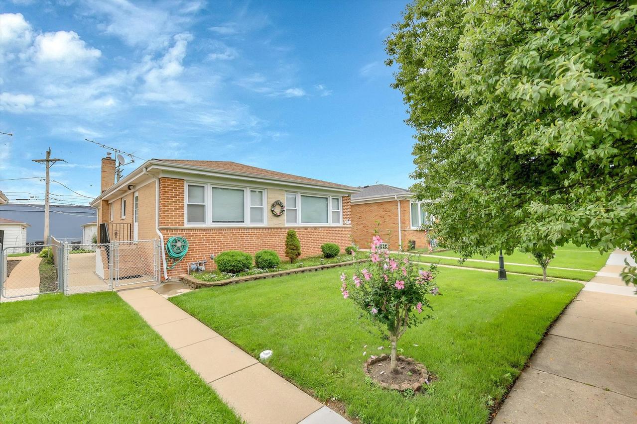 8133 Hamlin Ave., Skokie, IL 60076