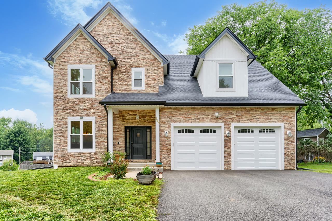 543 Madison Ct., East Dundee, IL 60118