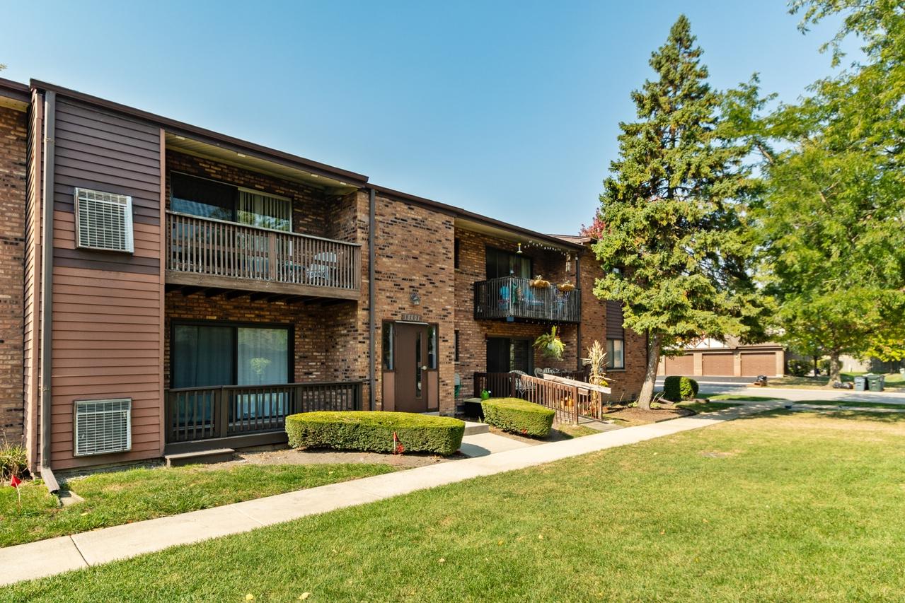 18001 Oak Park Ave. #D, Tinley Park, IL 60477