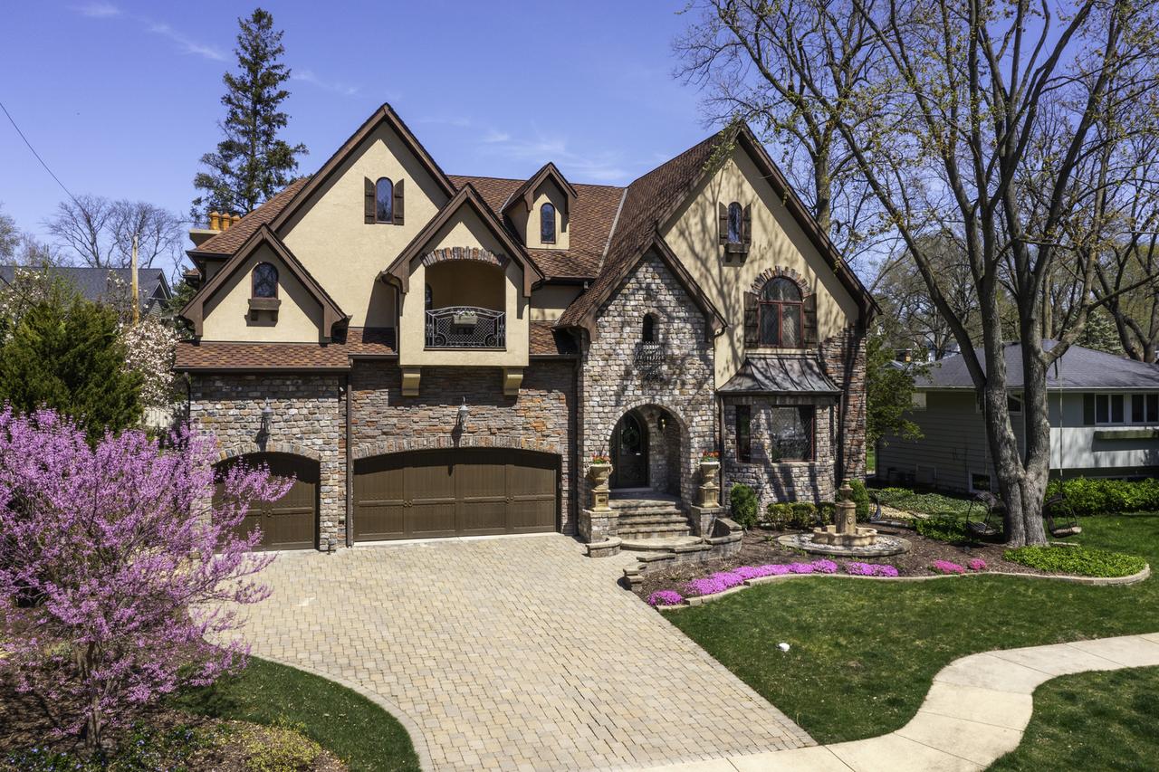 720 Willow Rd., Naperville, IL 60540
