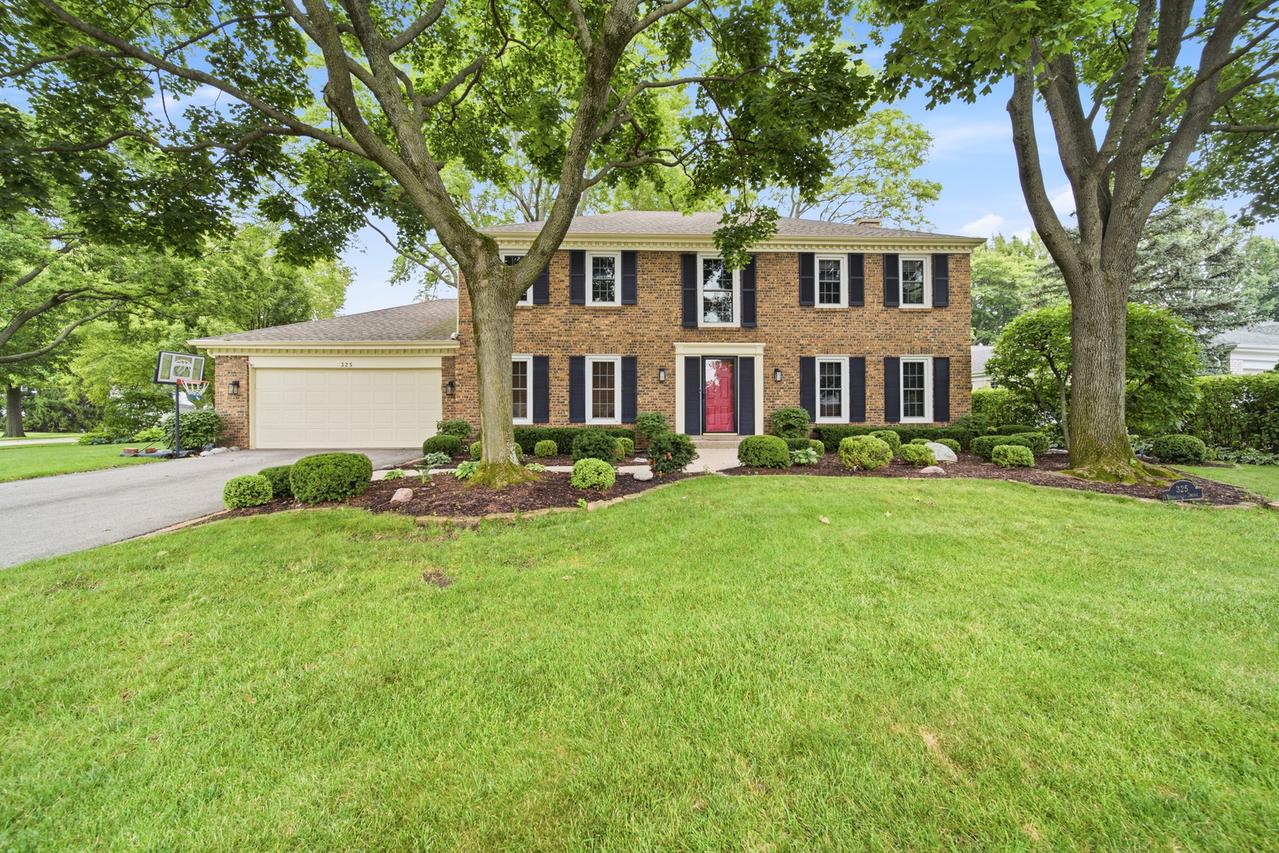 325 Versailles Dr., Northbrook, IL 60062