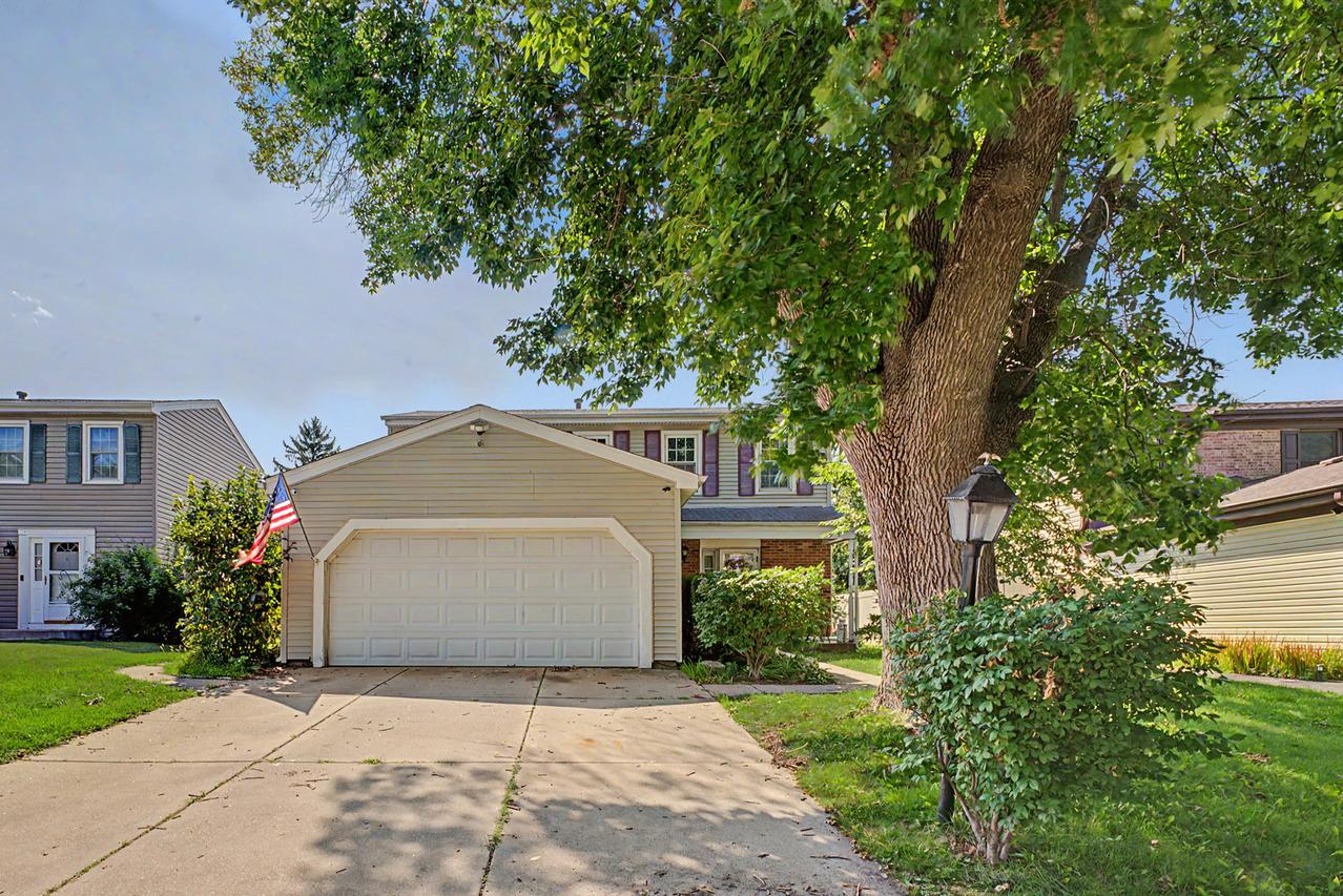 520 Dover Dr., Roselle, IL 60172