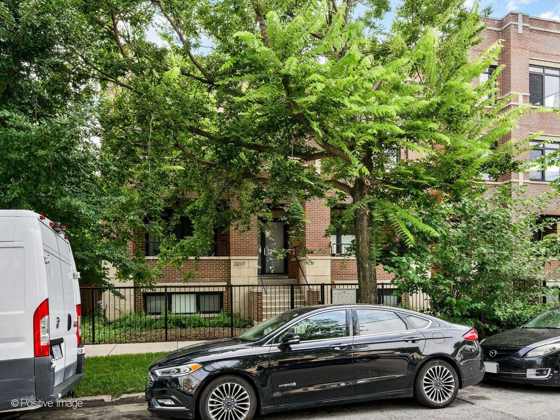 3217 N Troy St. #2S, Chicago, IL 60618