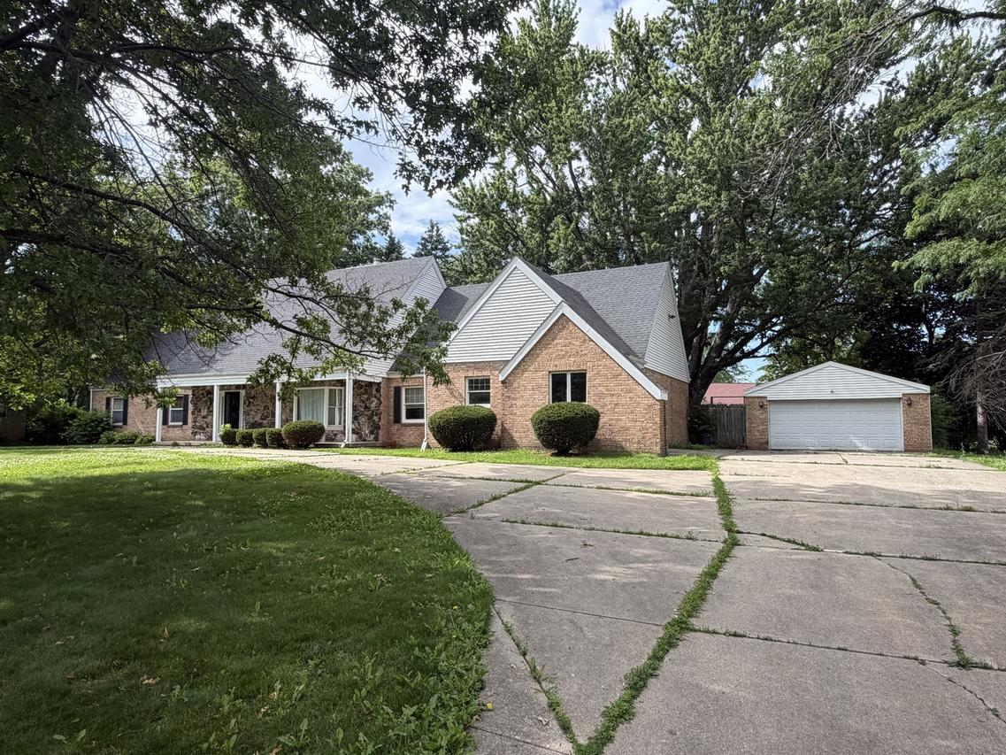 1822 W Pearl City Rd., Freeport, IL 61032