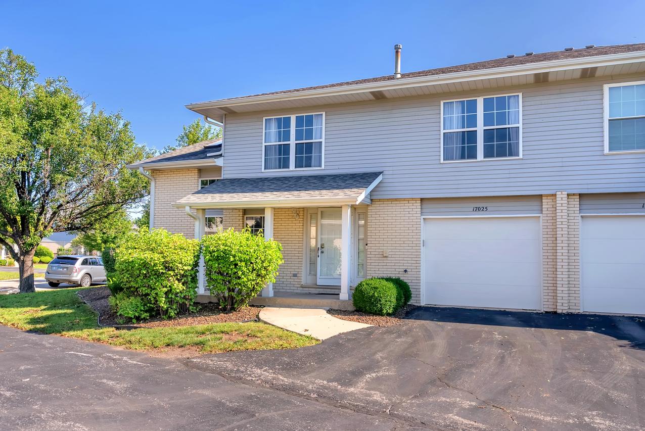 17025 E Circle Dr., Tinley Park, IL 60477