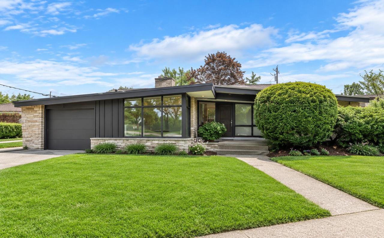 7120 W 26th St., Berwyn, IL 60402