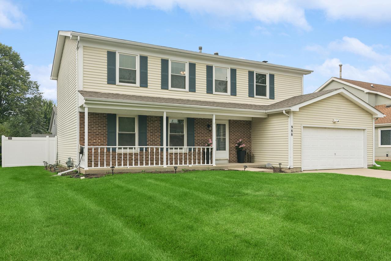 988 Newbury Dr., Crystal Lake, IL 60014