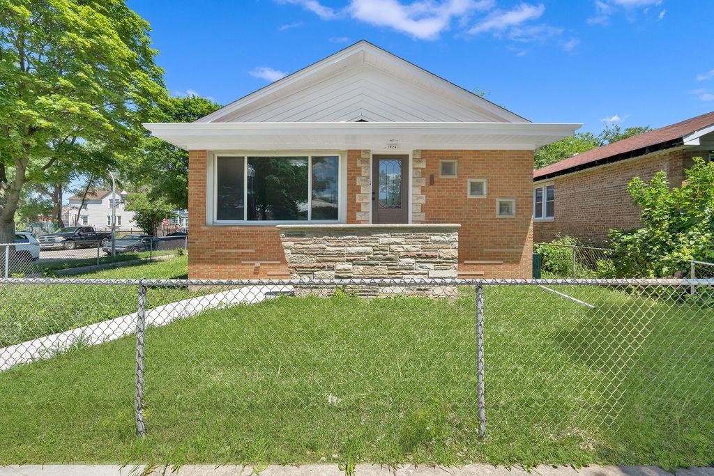 1924 W Marquette Rd., Chicago, IL 60636