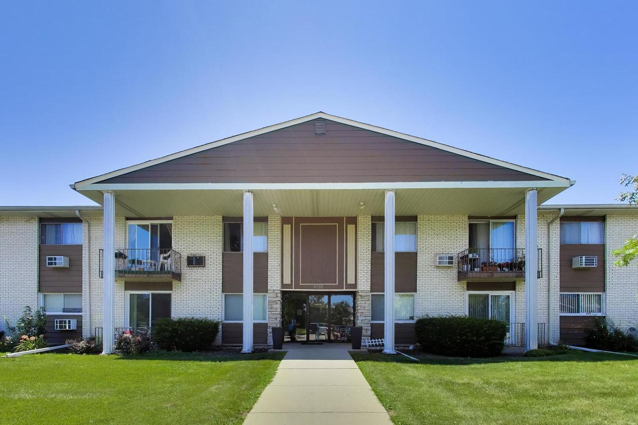 9518 Dee Rd. #1E, Des Plaines, IL 60016