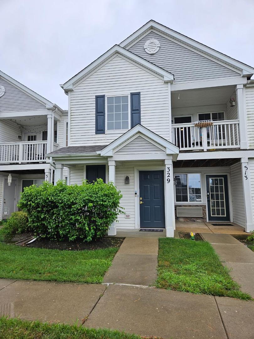 329 Silverstone Dr., Carpentersville, IL 60110