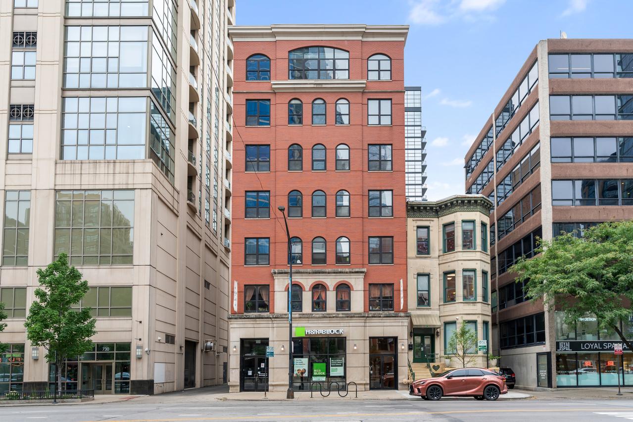 742 N Lasalle St. #5, Chicago, IL 60654