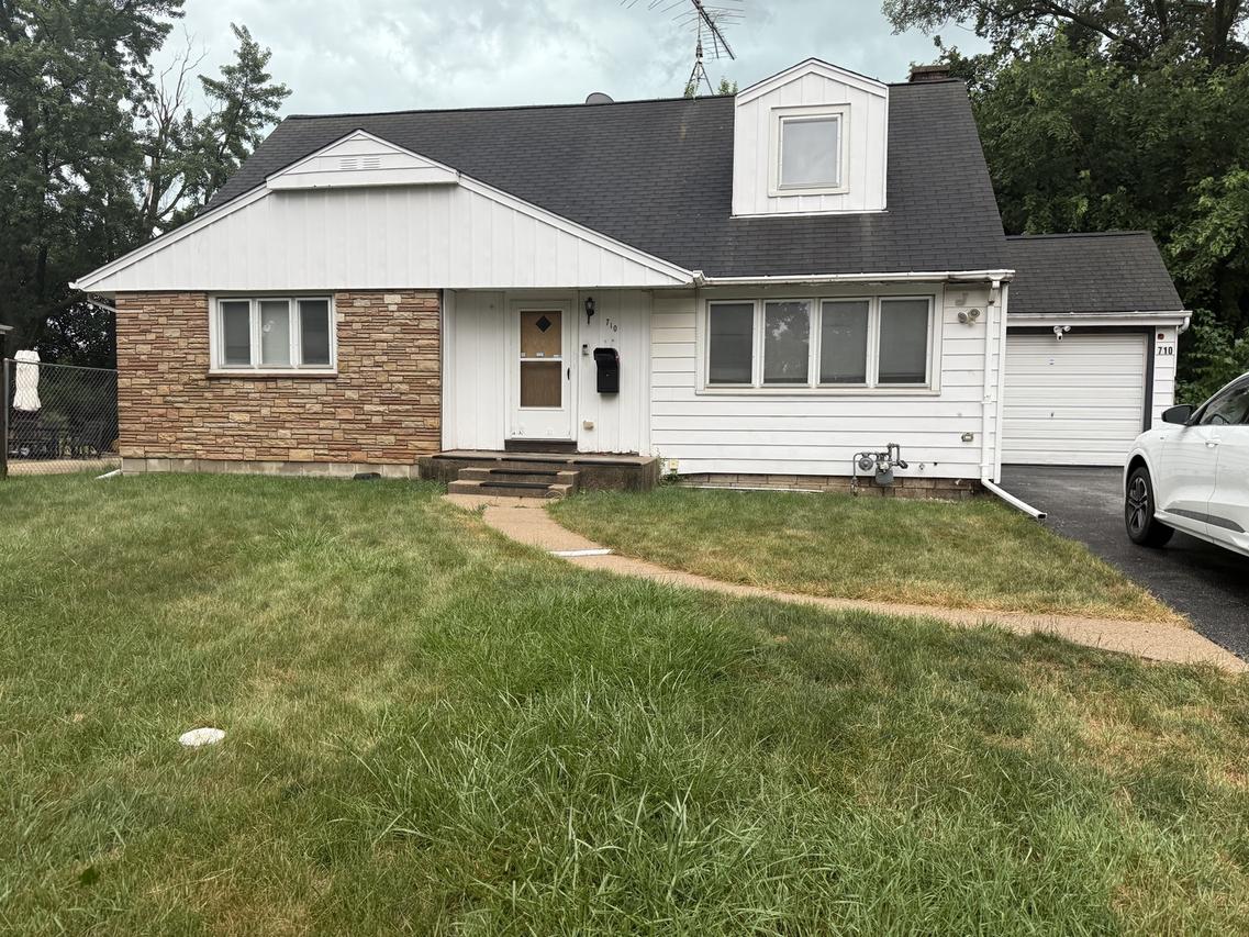 710 Algonquin Ave., Bensenville, IL 60106