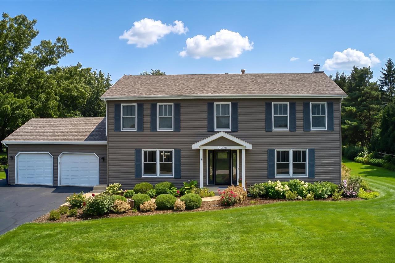 39W261 Hemlock Dr., St. Charles, IL 60175