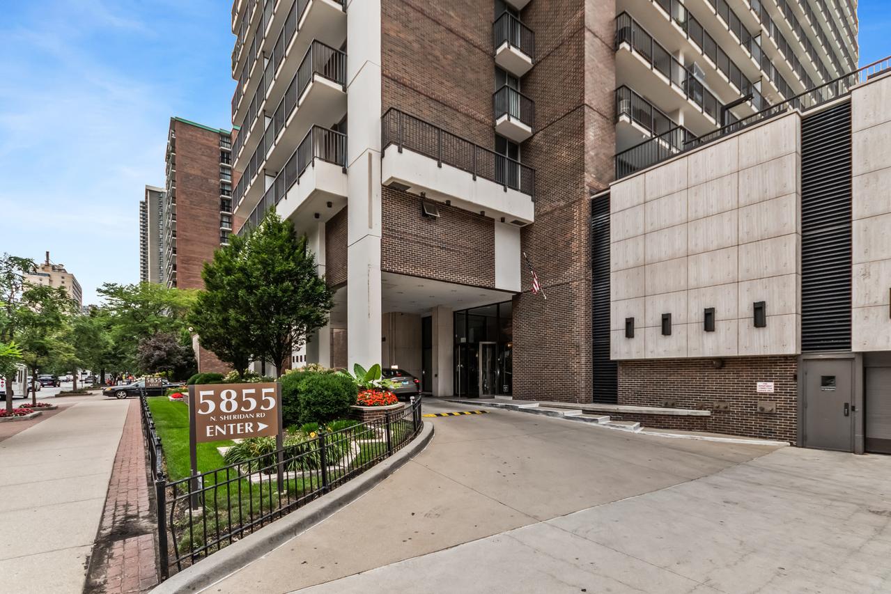 5855 N Sheridan Rd. #19F, Chicago, IL 60660