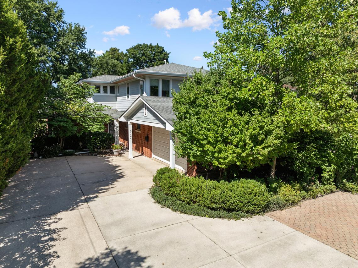 3744 Lake Ave., Wilmette, IL 60091
