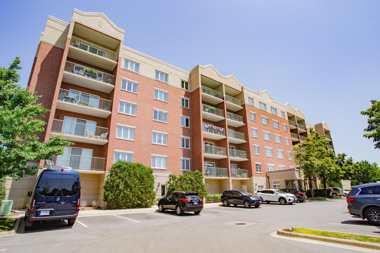 7400 N Lincoln Ave. #511, Skokie, IL 60076