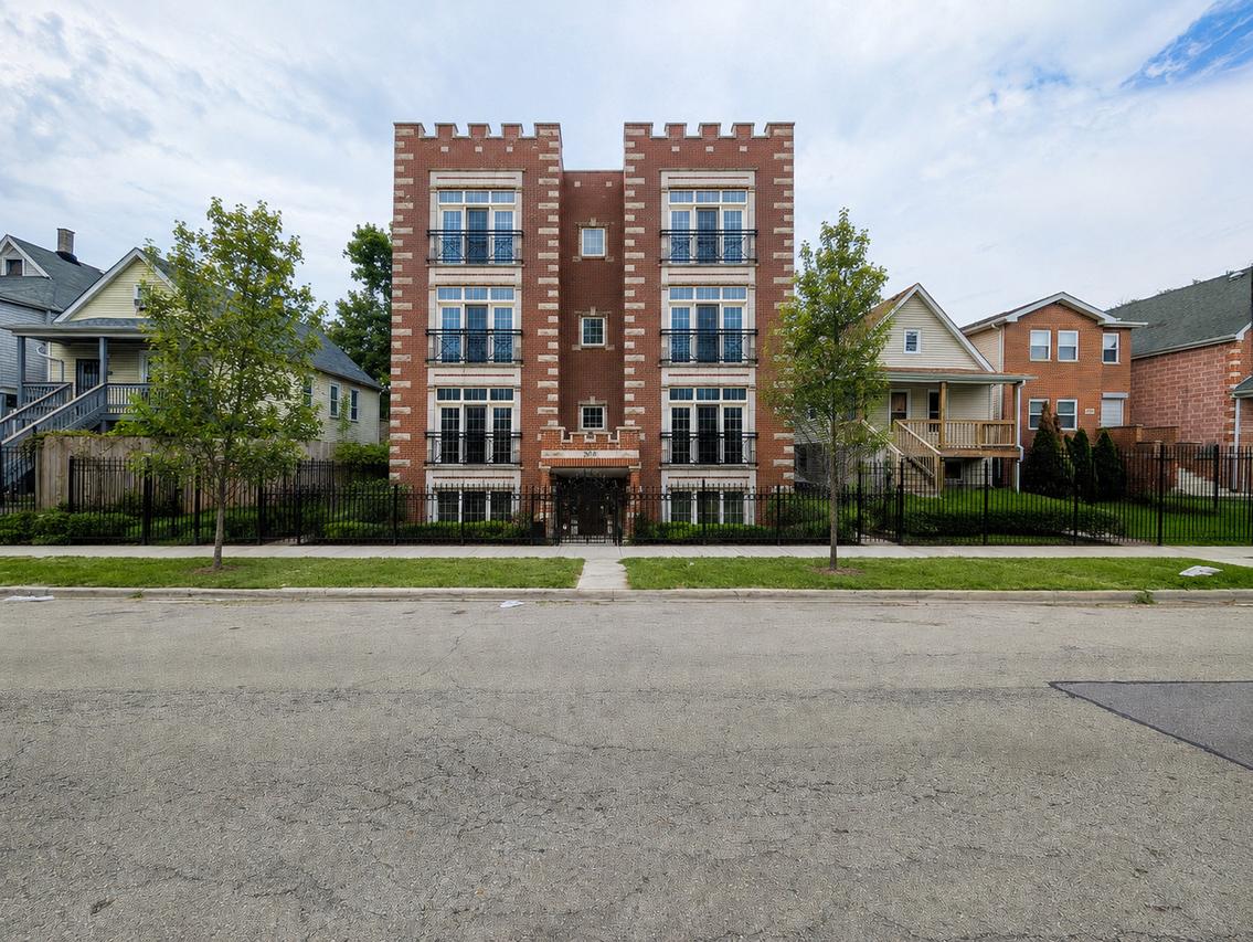 9415 S Burnside Ave., Chicago, IL 60619