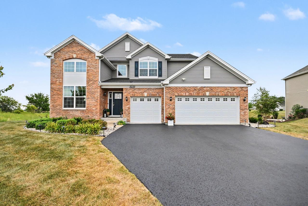 2221 Country Hills Dr., Yorkville, IL 60560