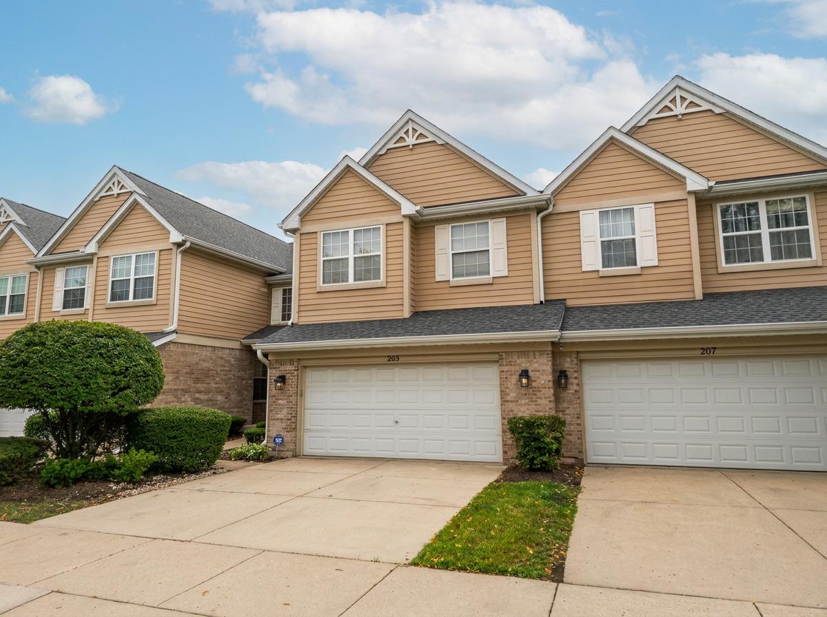 205 Westminster Dr., Bloomingdale, IL 60108
