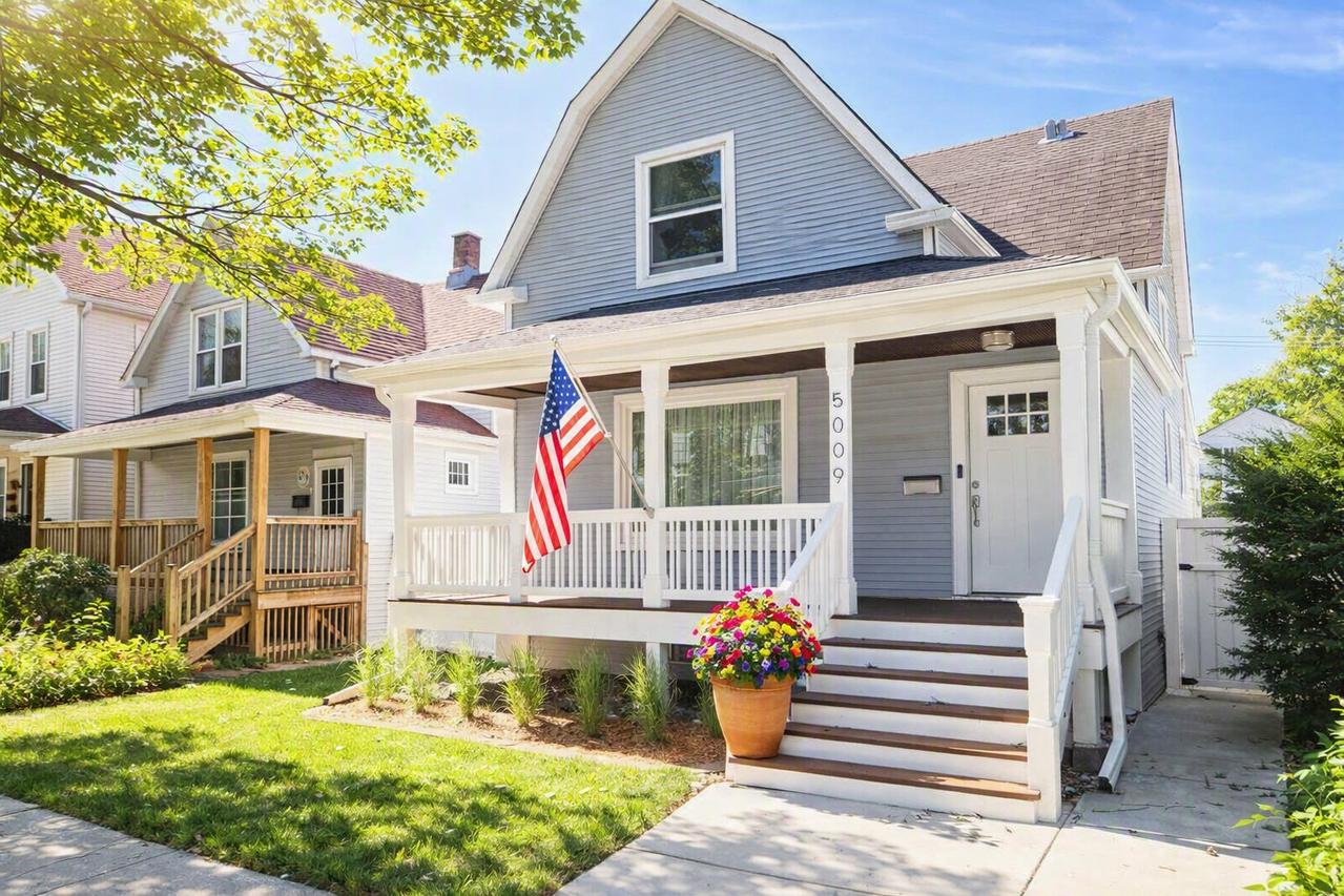 5009 W Argyle St., Chicago, IL 60630