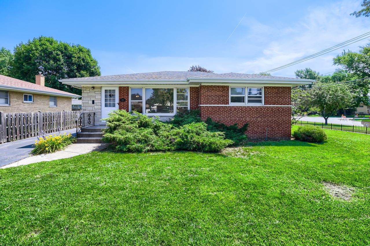 603 N Wilshire Ln., Arlington Heights, IL 60004