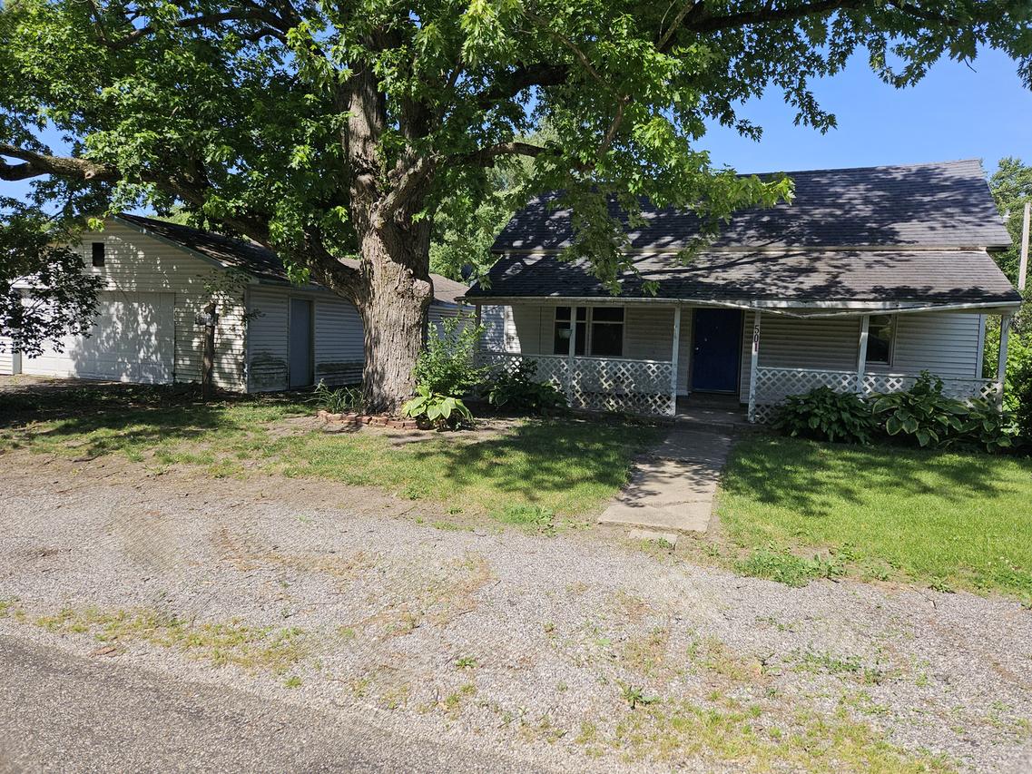 501 S Chicago, Dewitt, IL 61735