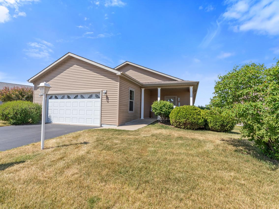 1532 Meadow View Ln., Grayslake, IL 60030