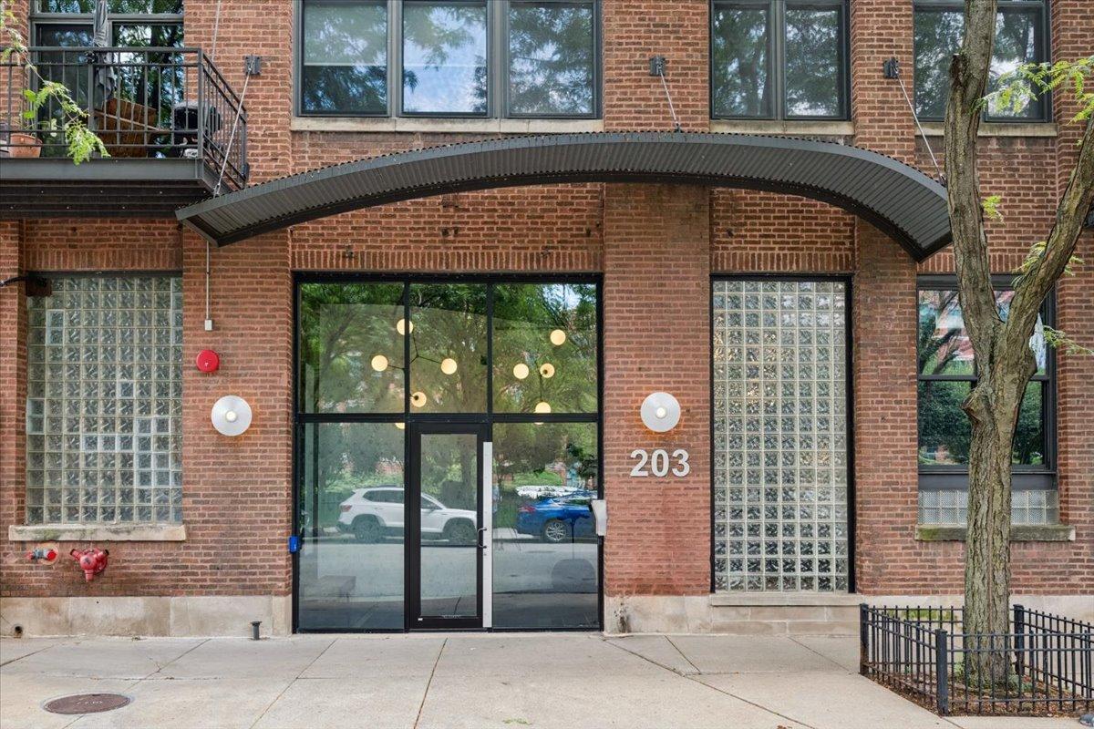 203 S Sangamon St. #308, Chicago, IL 60607