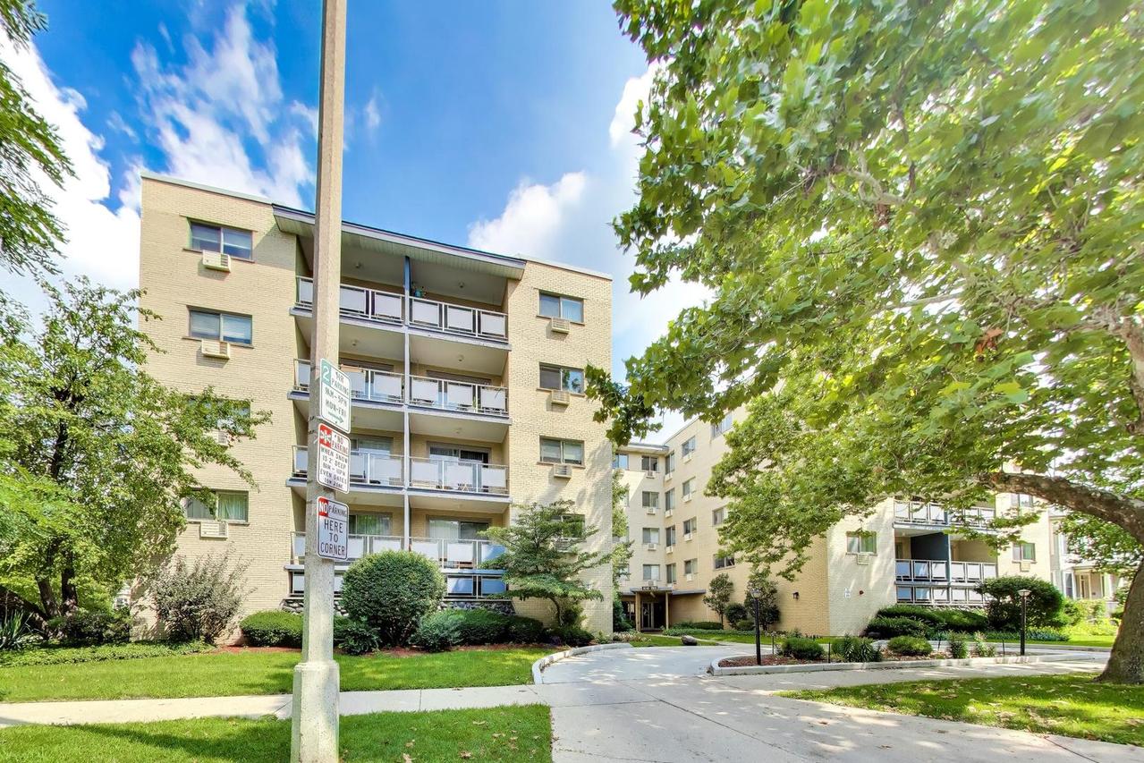 1040 Erie St. #505, Oak Park, IL 60302